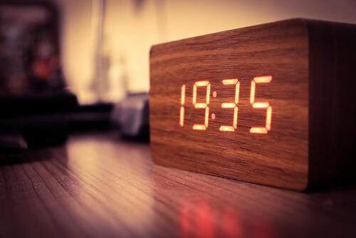 Led Digital Wooden Table Clock Use For Corporate And Business Gift