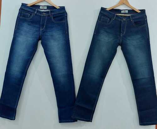 स्किन फ्रेंडली और प्लेन पैटर्न ब्लू कलर मेन्स डेनिम जींस