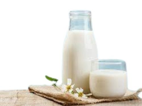 Healthy Hygienically Packed White Raw Cow Milk
