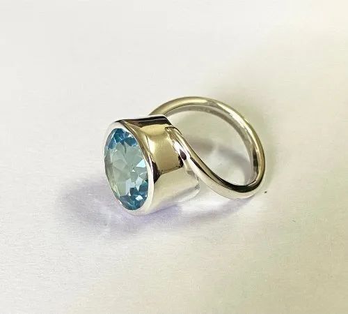 Blue Topaz Gold Ring 6.07 Gm - Shape: Round