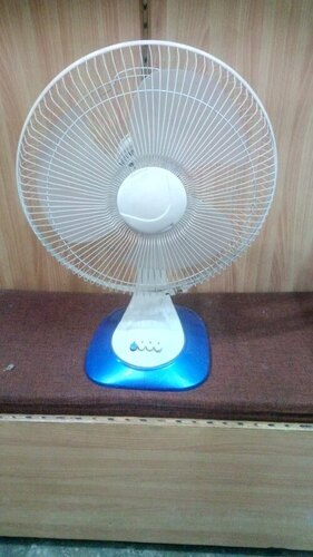 ब्लू एंड व्हाइट 45w इलेक्ट्रिक प्लास्टिक टेबल फैन 220v/50 Hz