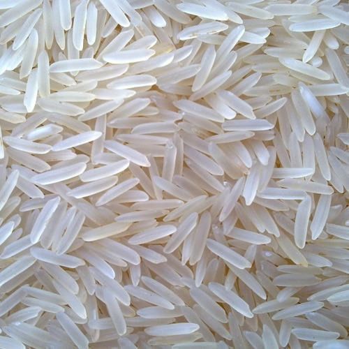  एक ग्रेड कच्चा और सूखा आम तौर पर उगाया जाने वाला लंबे दाने वाला बासमती चावल