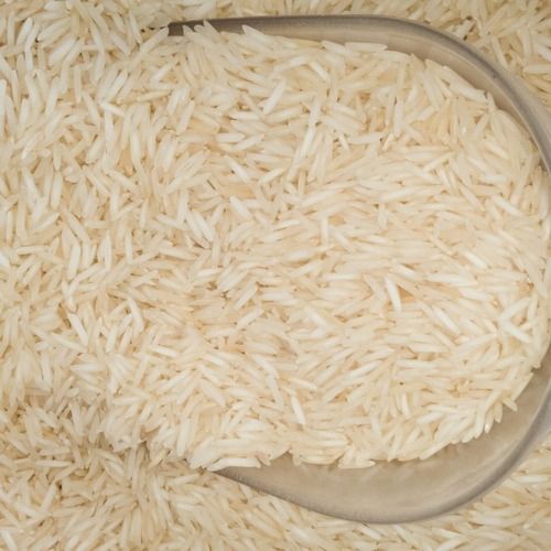  आमतौर पर उगाए जाने वाले शुद्ध और सूखे सूरज की रोशनी में सुखाए जाने वाले लंबे दाने वाले बासमती चावल 