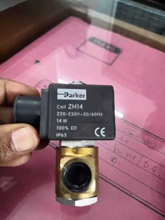 Yellow Parker Solenoid Valve With Coil 1/4"