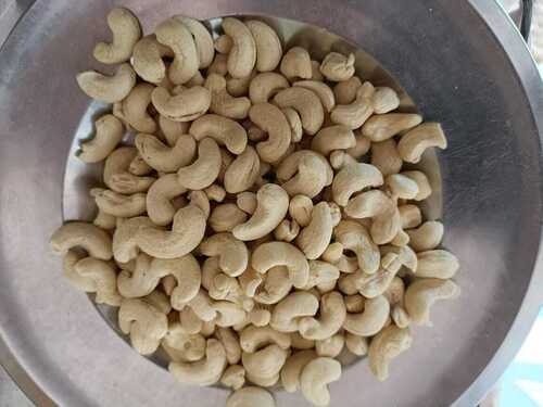 शुद्ध प्राकृतिक और ऑर्गेनिक हाफ मून के आकार का काजू