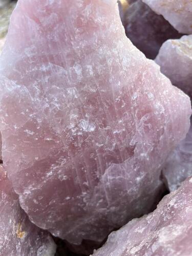 Natural Raw Pale To Rich Pink Rose Quartz Stone Grade: A at Best Price ...