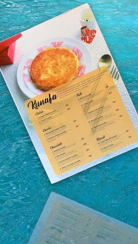 मीठा और स्वादिष्ट हस्तनिर्मित अरबी कुनुफा स्वीट