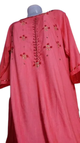 पिंक (गुलाबी) कैज़ुअल वियर 3/4 स्लीव महिलाओं के लिए गोल नेक प्लेन कॉटन कुर्ती