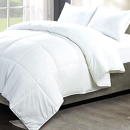 Classic White Comforter with Excellent Finishing