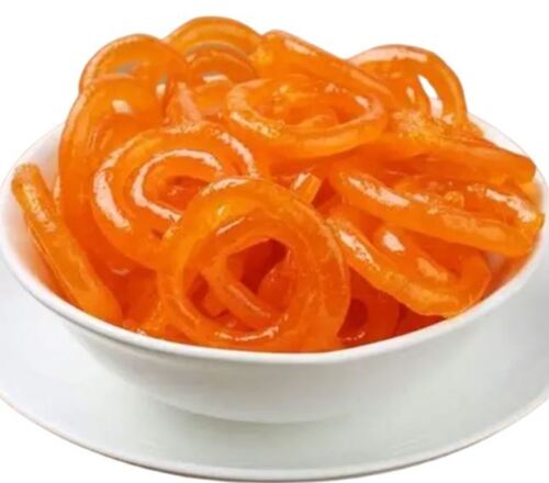 मीठा और स्वादिष्ट खाने के लिए तैयार क्रिस्पी डीप फ्राइड मैदा इलायची जलेबी कार्बोहाइड्रेट: 14 प्रतिशत (%)