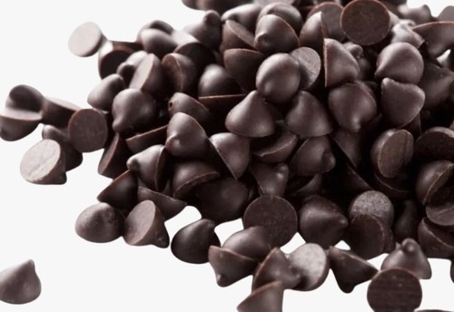 गहरे भूरे रंग की गोल अंडे रहित मीठी और स्वादिष्ट स्वाद वाली चॉकलेट चिप