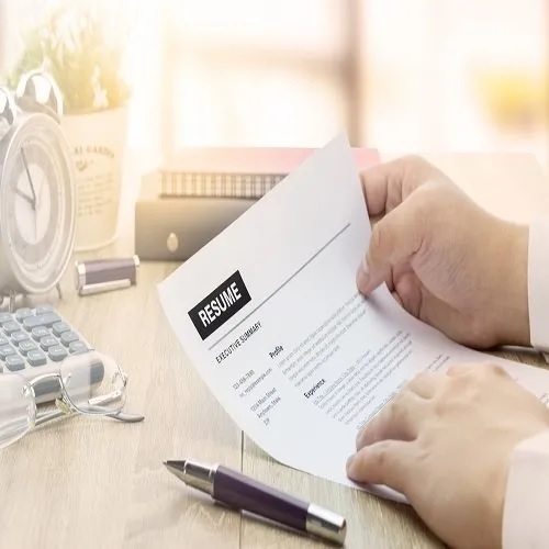 सभी उद्योगों और अनुभव स्तरों के लिए रिज्यूम सीवी राइटिंग सर्विसेज