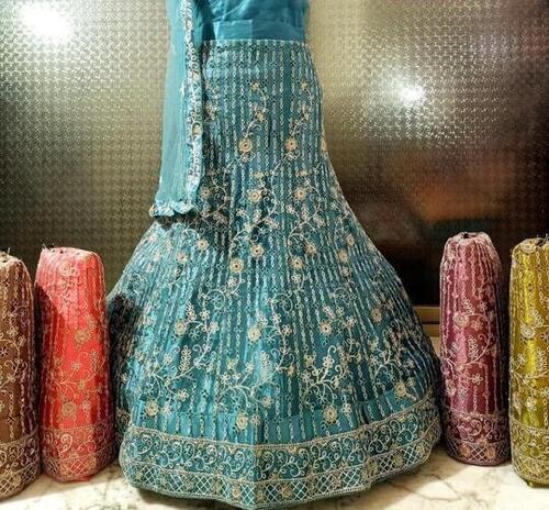 Buy Grey Chamundi Silk Embroidered Floral Blunt V Bridal Lehenga Set For  Women by SHASHA GABA Online at Aza Fashions.