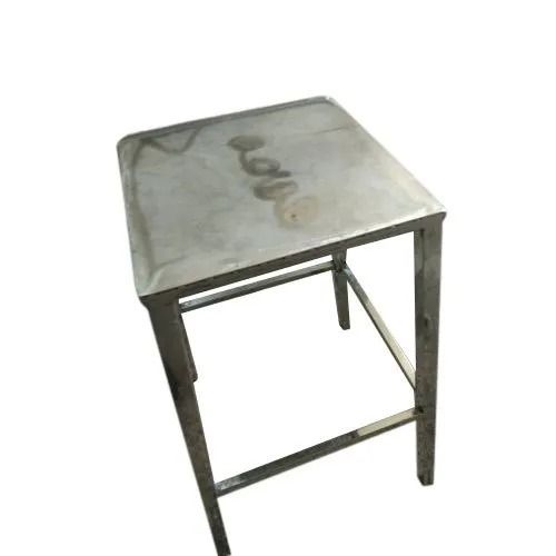 Machine Made 11.80 X 11.80 X 19.70 Inch 5Kg Stainless Steel Stool For Hospital