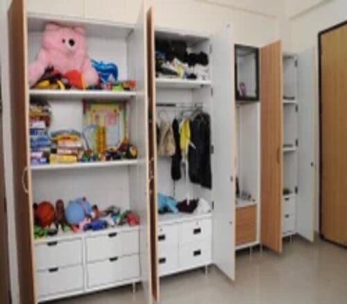 Hard Structure Wooden Modular Wardrobe For Bedroom Use