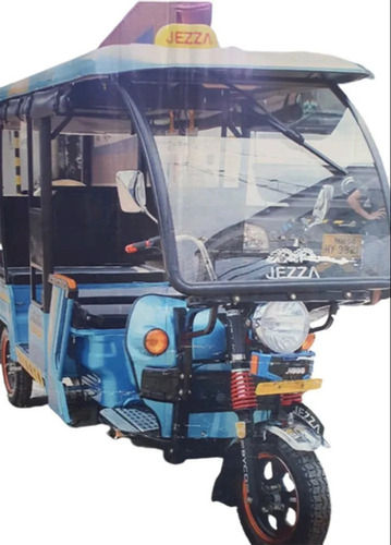 Battery Operated Electric Rickshaw