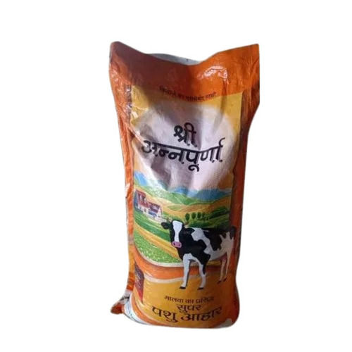 Delicate Smell Pure Dried Raw Powder Form Cattle Feed, Bag Of 50 Kilograms Application: Water