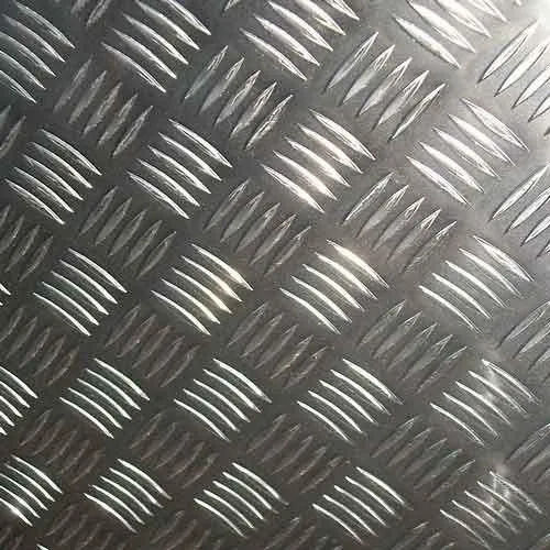 Silver 5 Mm Thick Rectangular Aluminum Checkered Sheet For Construction Industry