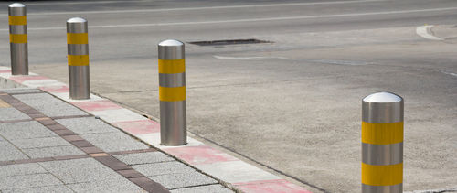 Silver Anti-Terrorism Road Safety Bollard For Airports, Embassies, Military Facilities