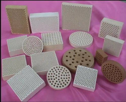 White And Grey Ceramic Foundry Filters Available In Irregular Shapes