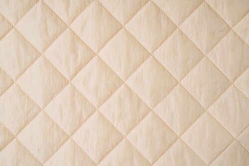 Shrink-Resistant 180 Gsm Washable And Non Woven Plain Quilted Fabric For Garments