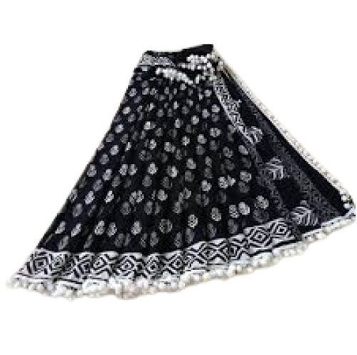 Ladies Black With White Printed Casual Wear Cotton Saree