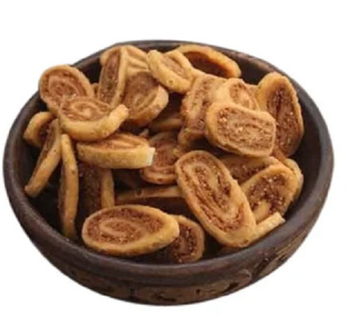 Semi Soft Texture Spicy Taste Fried Bhakarwadi Namkeen  Carbohydrate: 2.9 Grams (G)