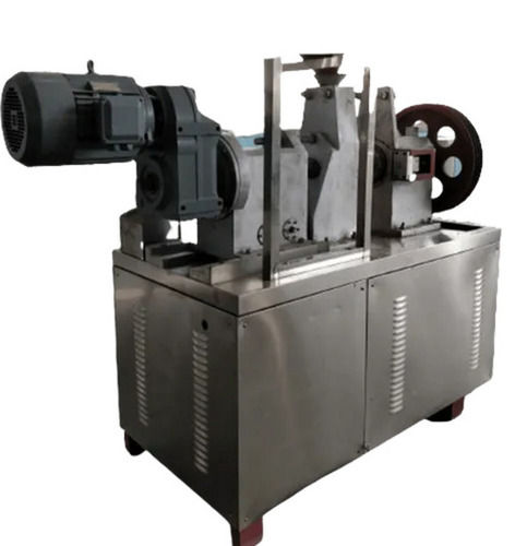 220 Volt 50 Hertz Mild Steel Single Phase Automatic Kurkure Extruder Capacity: 100 M3/Hr