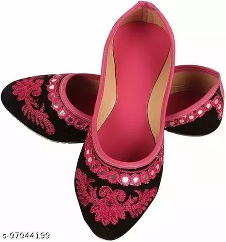 Black And Red Comfortable Non Slip Flat Traditional Pu Juties With Mirror Work For Ladies