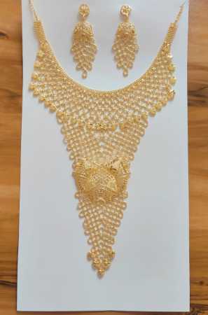 Ladies Artificial Necklace Set Gender: Women