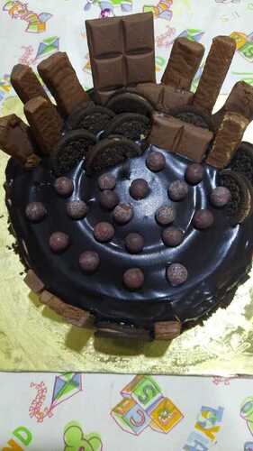 1 Kilogram Brown Chocolate Flavour Birthday Cake