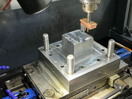 Plastic injection molds