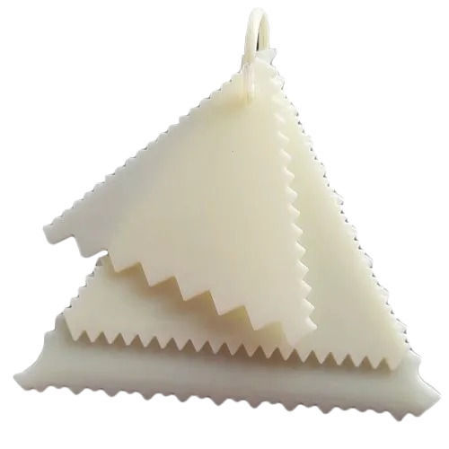 Cream 3Mm Thick Triangular Plastic Scraper - Set Of Three Pieces