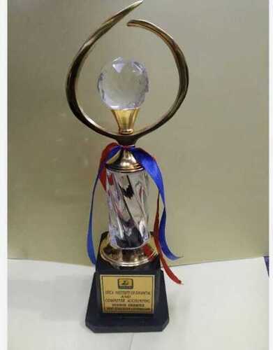 Available In Various Design Metal Trophies For Award Ceremony Use