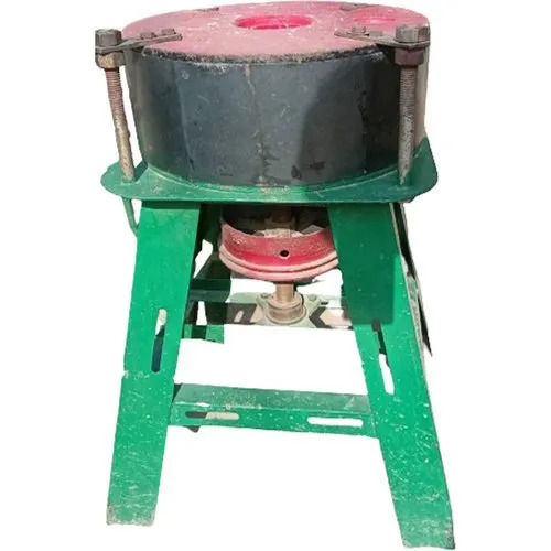 Roller Mill High Efficiency Single Flour Grinding Machine For Commercial Use Capacity: 30 Kg/Hr