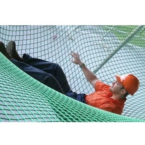 स्क्वायर होल्स पीवीसी नेटिंग लाइट वेट एंड ड्यूरेबल इंडस्ट्रियल सेफ्टी नेट एप्लीकेशन: कंस्ट्रक्शन