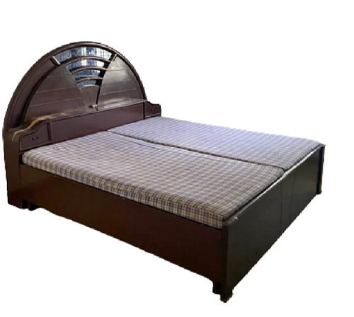 Machine Made 6X2.5X6 Feet Polished Oak Wooden Double Bed