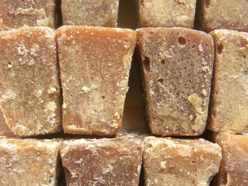 Grey Natural Organic Jaggery Cubes For Sweet And Medicine Use