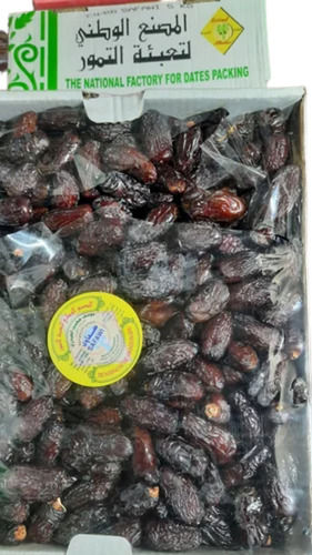 Dark Brown 1.2 Inches Sweet Taste Pure And Dry Dates With 12 Months Shelf Life