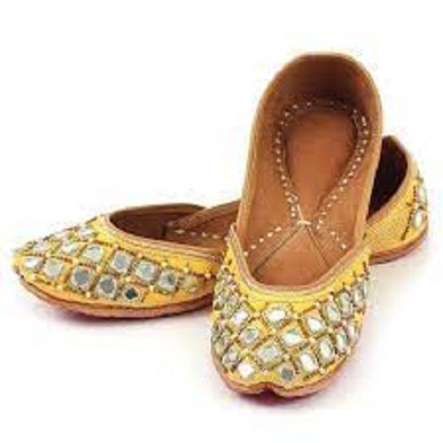 Casual Wear Lightweight Slip Resistant Outsole Slip-On Flat Embroidered Ladies Punjabi Jutti