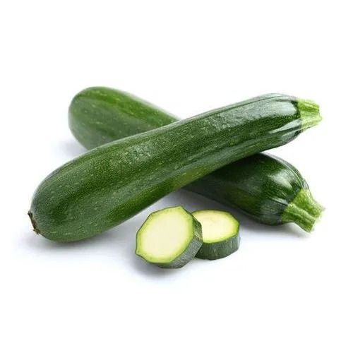  खाना पकाने के लिए शुद्ध और प्राकृतिक साबुत कच्ची ताज़ी हरी ज़ुकीन