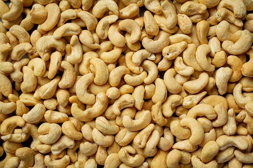 A Grade Cashew Nuts With 1 Year Shelf Life, 1 Kg Packaging Size