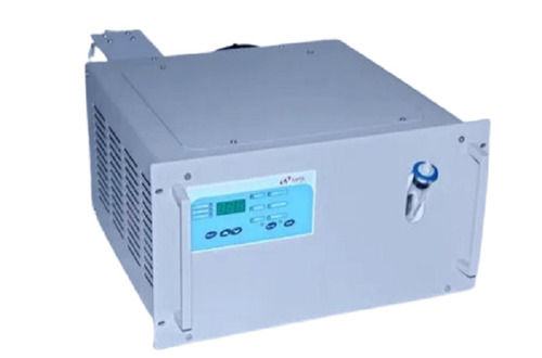 220 Volt High Tensile Strength Automatic Defrost Mild Steel Chiller Capacity: 10 Milliliter (Ml)