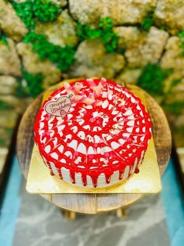  स्वादिष्ट गोल भुलक्कड़ मीठा स्वाद मलाईदार बनावट वाला स्ट्राबेरी केक