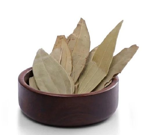 Dried Solid 100 Percent Organic Raw Elongated Natural Minty Flavour Bay Leaf