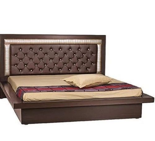 Machine Made Polished Finish 6 Feet Long Wooden Bed For Home