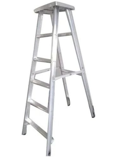 5 Feet Rust Proof Polished Finish Aluminium Ladder For Residential Use