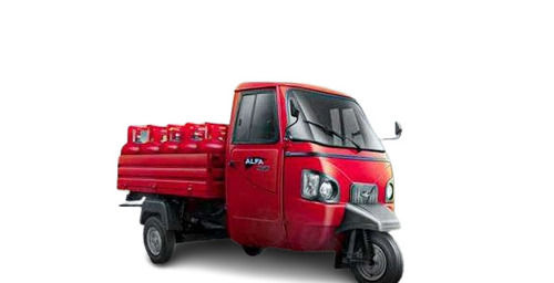 Red 29.4 Mileage 10.5 Liter Fuel Tank Metal Body Cng Three Wheeler