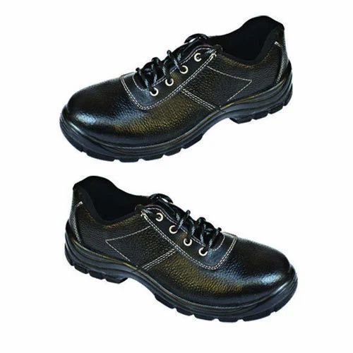 Steel Toe Rubber Sole And Lace Closure Pvc Safety Shoes