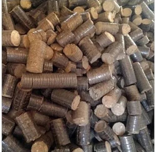 Renewable Compressed Low Smoke Round Sawdust Biomass Briquettes Ash Content (%): 2.6%.